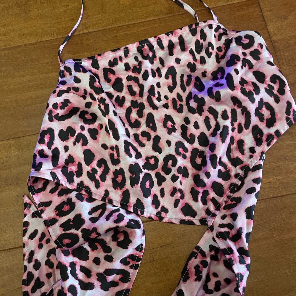 Forever 21 pink leopard print top